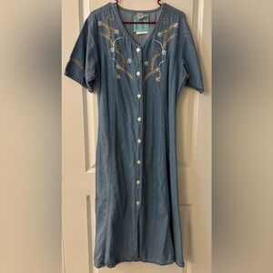 #2422 Denim Jazz Brand Embroidered Medium Wash Blue Denim Short Sleeve Dress
